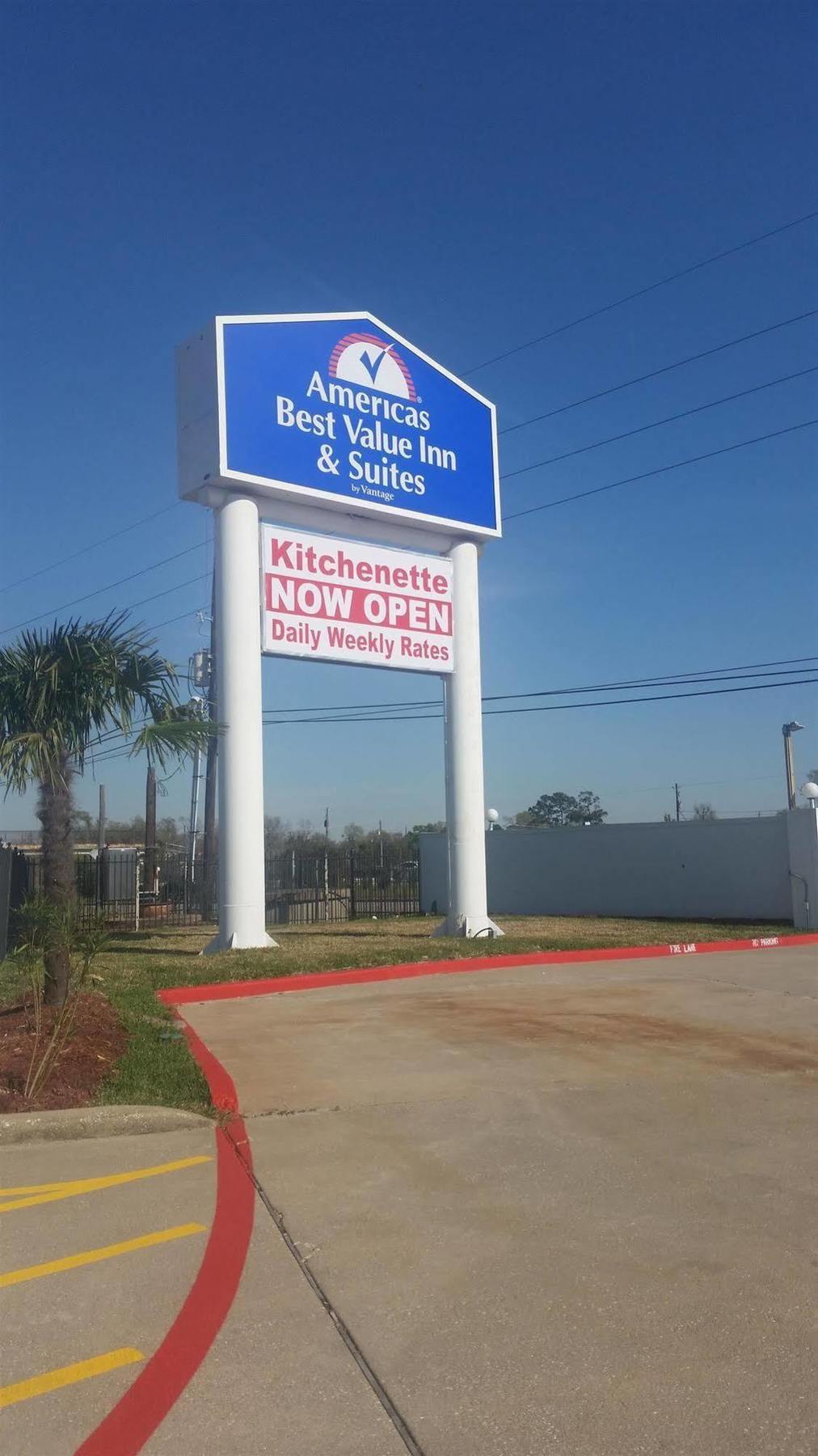 Econo Lodge Inn & Suites Channelview Exterior photo